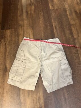 Tommy Hilfiger Men's Light Beige Cargo Shorts